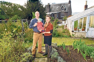 Ландшафтный дизайнер Сара Прайс, золотой призер садовой выставки в Челси Chelsea Garden Show 2012 года, сохранила дорогие сердцу воспоминания, обустроив доставшийся ей от бабушки сад.